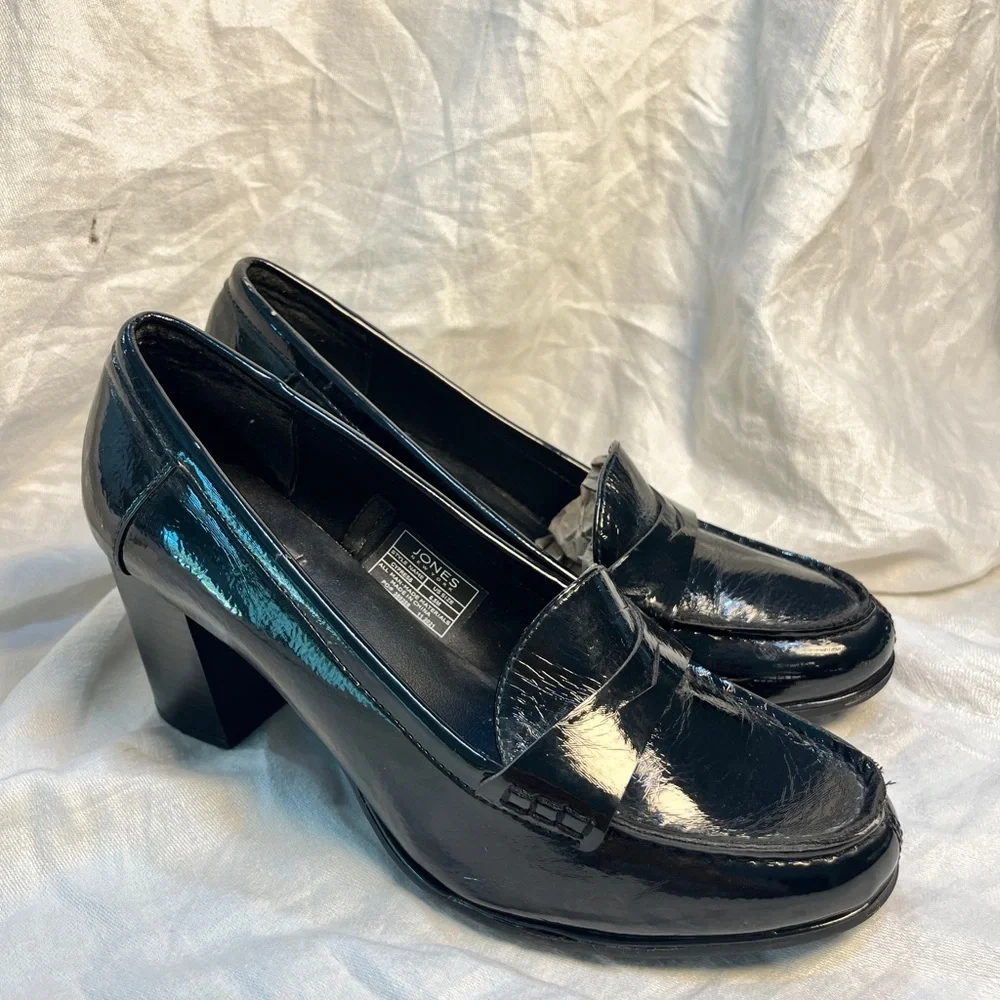 Elegant Black Patent Leather Loafers - Picture 1 of 8